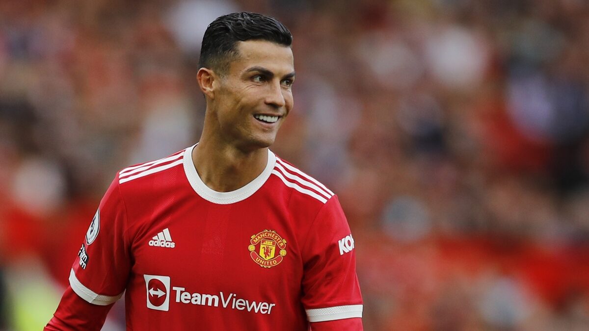 คริสเตียโน โรนัลโด้ กลายเป็นนักเตะคนแรกในประวัติศาสตร์ฟุตบอลที่ยิงได้ 900 ประตู หลังจบเกมอันยอดเยี่ยมให้กับโปรตุเกสในเกมที่พบกับโครเอเชีย 