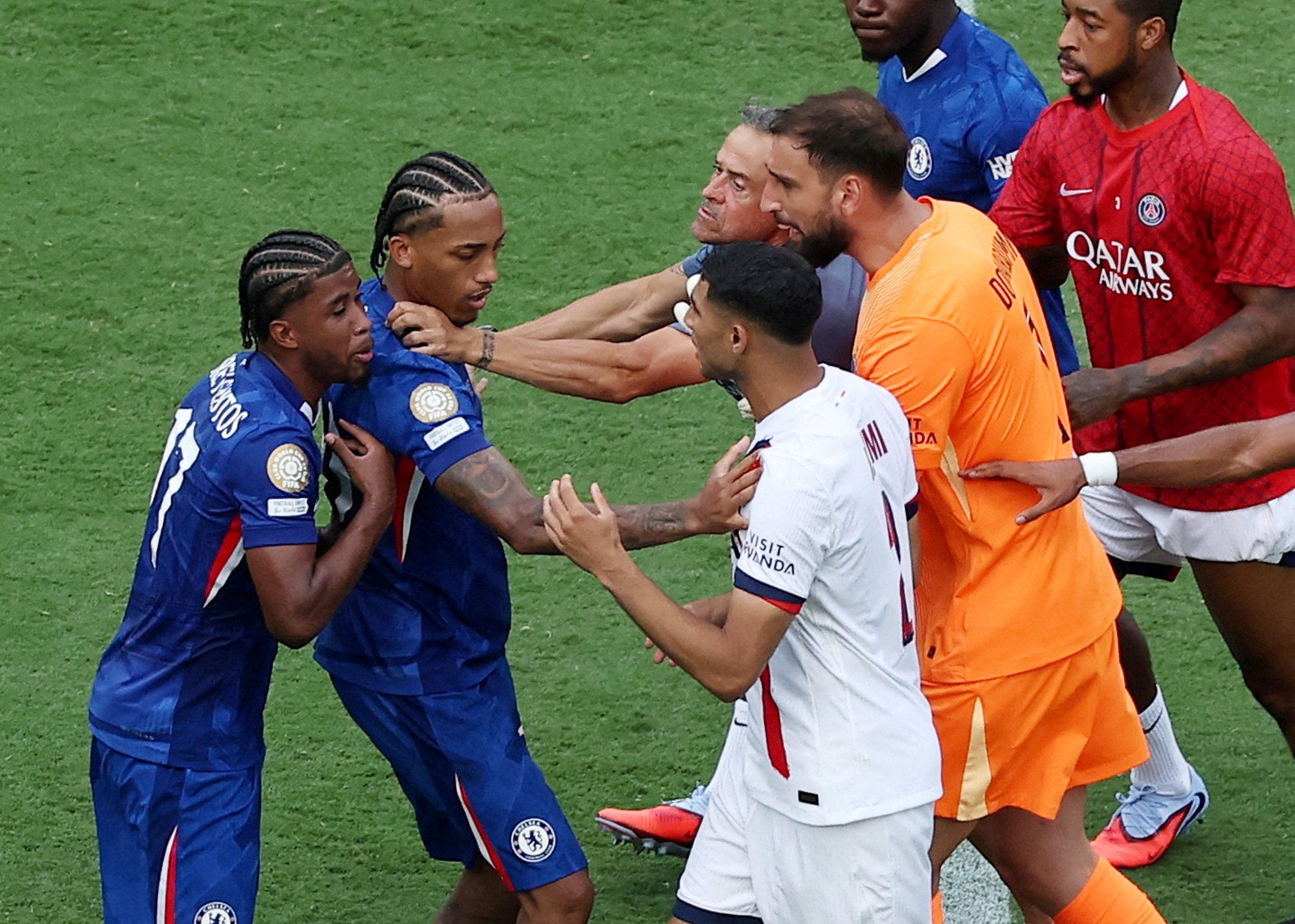 หลุยส์ เอ็นริเก้ ผู้จัดการทีม PSG เสี่ยงถูกแบนจากการเป็นโค้ช หลังมีเรื่องทะเลาะกับดาวเตะเชลซี ฟุตบอลสเปน 