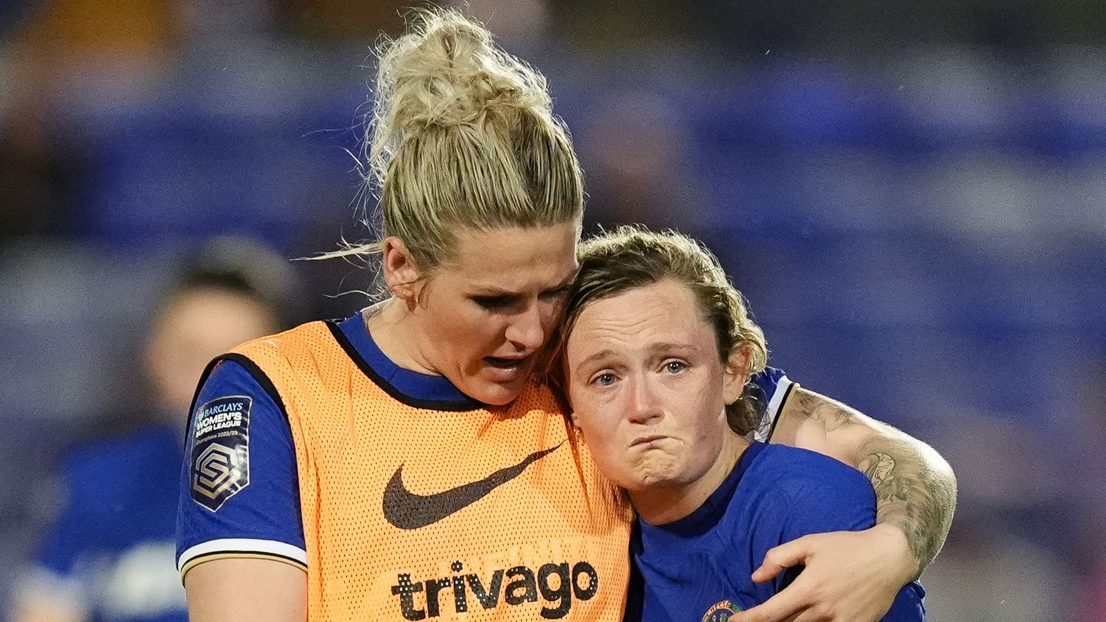 Emma Hayes ยอมรับตำแหน่ง WSL ให้กับ Man City หลังจากที่ทีม Chelsea ของเธอแพ้หนังระทึกขวัญเจ็ดประตูให้กับ Liverpool 