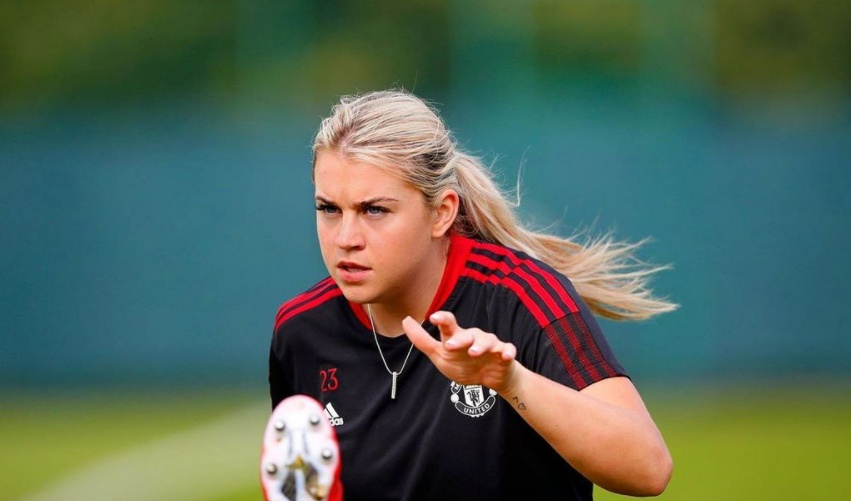 อาร์เซนอล วีเมน 1-2 ลียง วีเมน ประตูของ อเลสเซีย รุสโซ ถูกยกเลิกโดย เมลชี ดูมอร์เนย์ สองคนในเกมที่พ่ายแพ้ในแชมเปี้ยนส์ลีก 